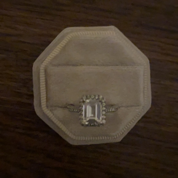 Cubic zirconia emerald cut ring - Picture 6 of 7